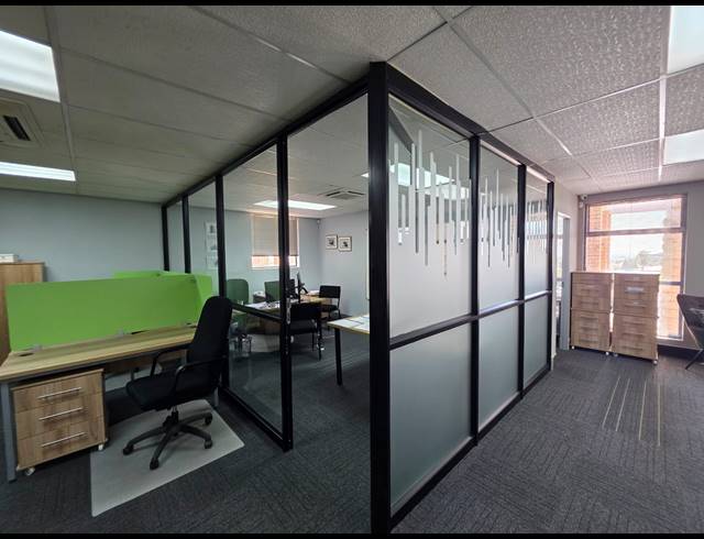 120M² OFFICE TO LET IN LANGENHOVENPARK
